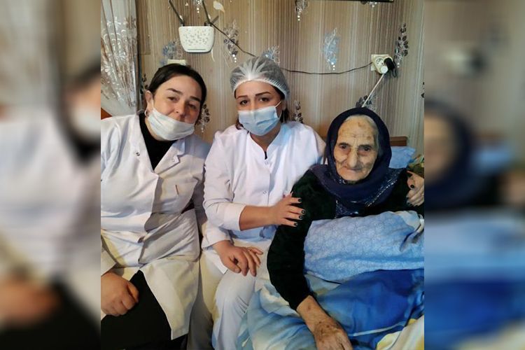A 99-year-old woman was vaccinated in Sumgayit