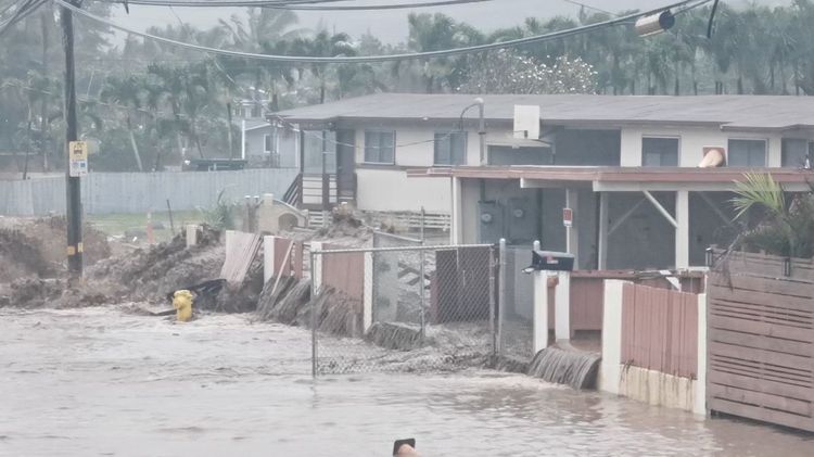 Hawaii declares emergency due to floods, orders evacuations