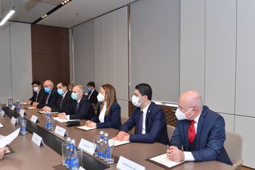 Ceyhun Bayramov TBMM-in Xarici əlaqələr komissiyasının sədri ilə görüşüb
