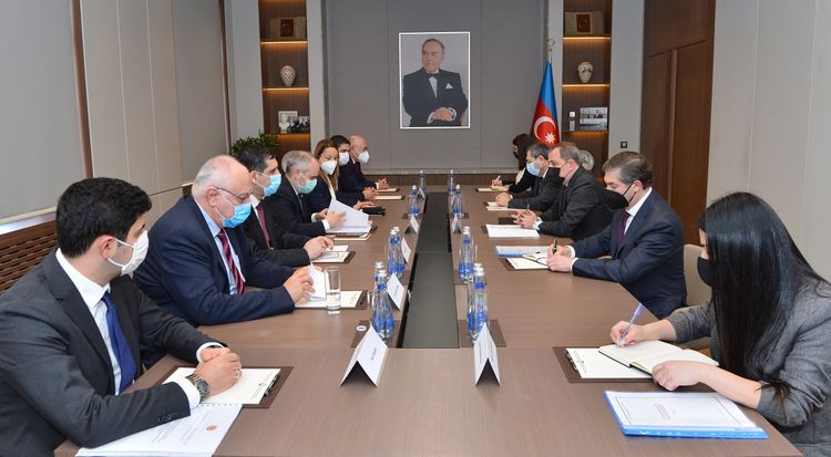Джейхун Байрамов встретился с председателем комиссии по внешним связям ВНСТ