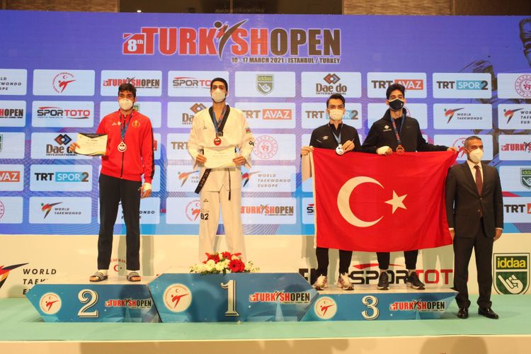 Azərbaycan taekvondoçusu Türkiyədə qızıl medal qazanıb