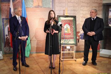 Moskvada Nizaminin 880 illik yubileyinə həsr olunmuş sərgi açılıb - FOTO