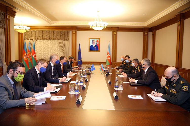 Закир Гасанов провел встречу со спецпредставителем ЕС по Южному Кавказу