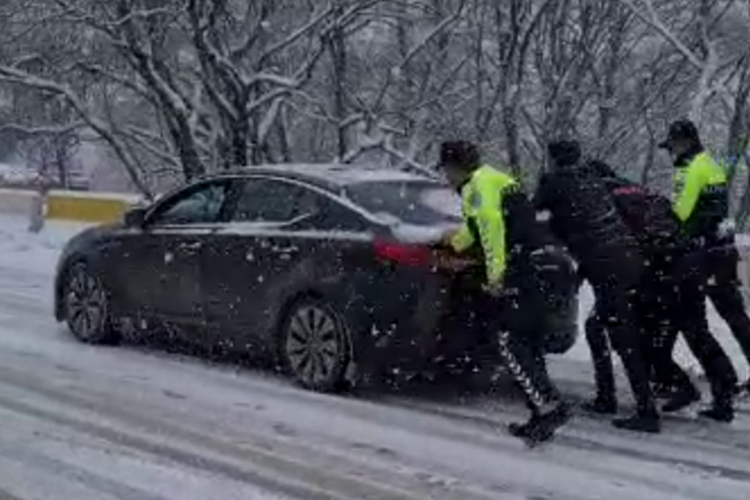 DYP sürücüləri Bakı-Şamaxı yolundan istifadə etməməyə çağırıb - VİDEO