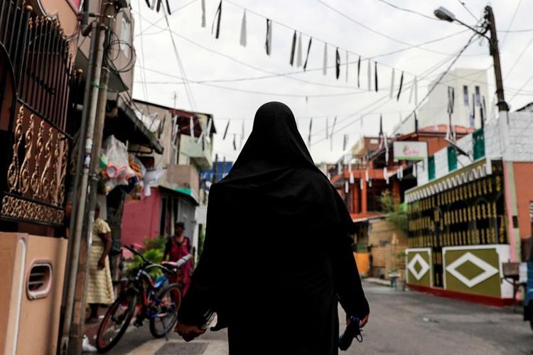 Sri Lanka to ban burqa, shut many Islamic schools, minister says