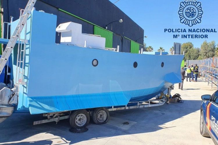 В Испании на борту самодельной субмарины нашли 22 тонны наркотиков