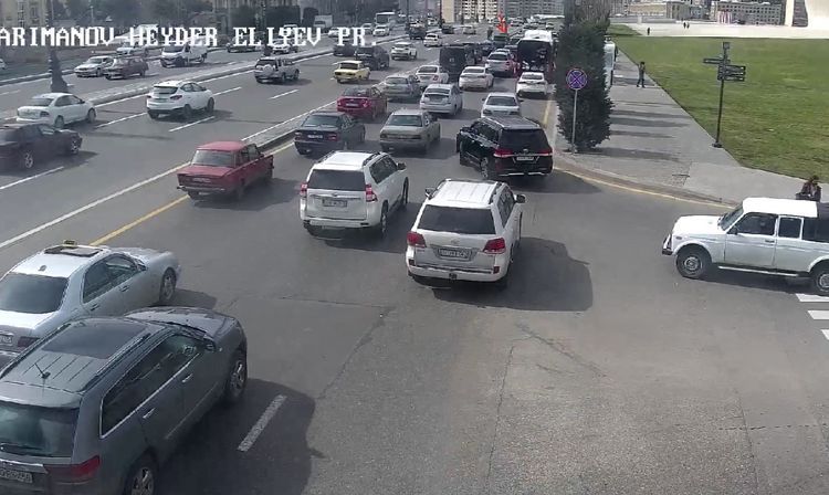 На дороге в Баку образовался затор из-за ДТП - ФОТО