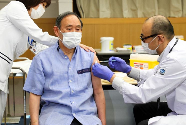 Japan PM Suga receives COVID-19 vaccination ahead of Biden meeting in U.S.