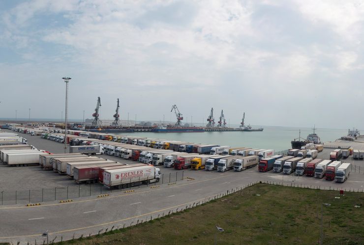 Бакинский порт готовится к строительству терминала по отгрузке минеральных удобрений