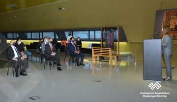 “Şekspir xalçalarda” müsabiqəsinin qaliblərinin eskizləri əsasında toxunan xalçaların təqdimatı olub