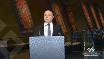 “Şekspir xalçalarda” müsabiqəsinin qaliblərinin eskizləri əsasında toxunan xalçaların təqdimatı olub