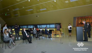 “Şekspir xalçalarda” müsabiqəsinin qaliblərinin eskizləri əsasında toxunan xalçaların təqdimatı olub