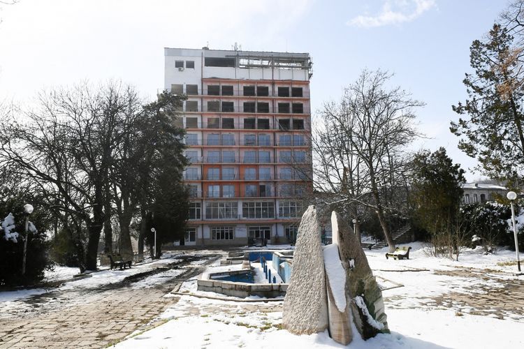 President Ilham Aliyev and Mehriban Aliyeva viewed repair work to be carried out at Karabakh Hotel in Shusha