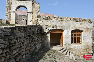Jurnalistlər Xocavəndin Tuğ kəndində Müqəddəs İohann kilsəsi ilə tanış olublar - FOTO