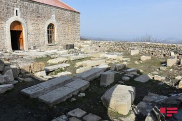Jurnalistlər Xocavəndin Tuğ kəndində Müqəddəs İohann kilsəsi ilə tanış olublar - FOTO