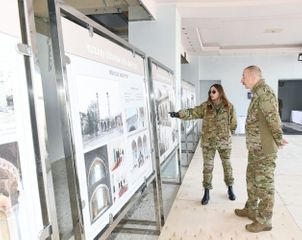Президент Ильхам Алиев и Мехрибан Алиева осмотрели историко-архитектурный комплекс Каравансарай