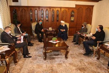 Allahşükür Paşazadə Qazaxıstan səfirini qəbul edib