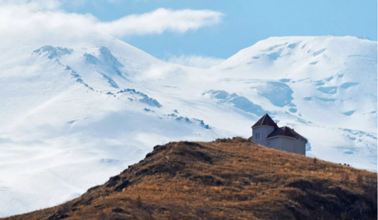Elbrusda rusiyalı alpinist itkin düşüb