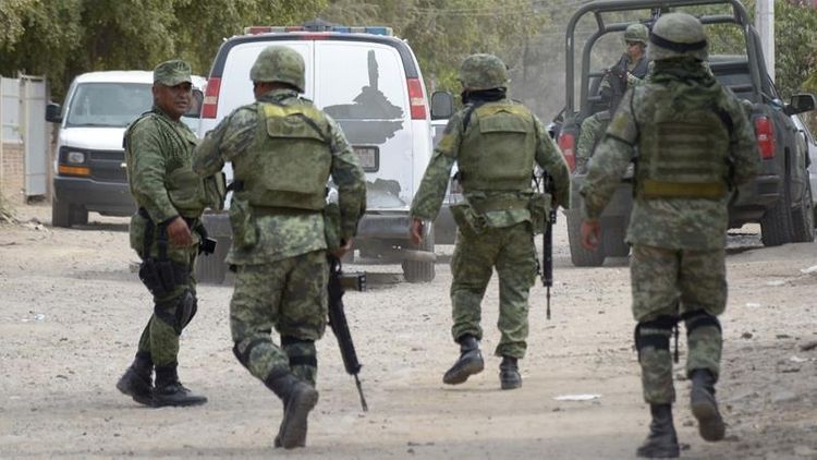 Военные задержали группу боевиков наркокартеля с арсеналом оружия на западе Мексики