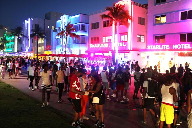 US Miami Beach curfew, causeway closures extended to 12 April