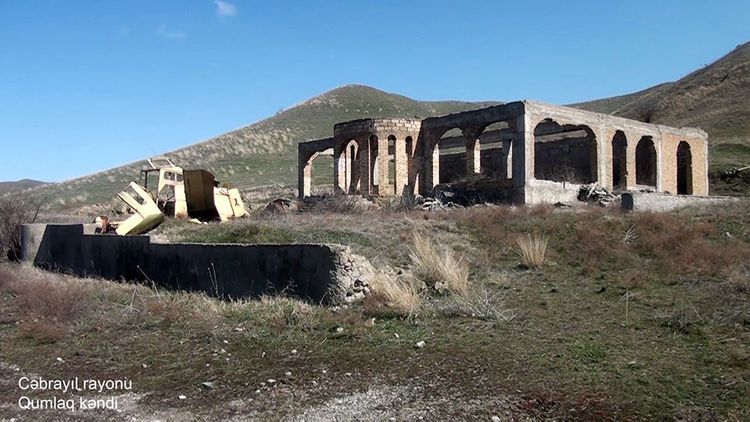 Azerbaijani MoD releasd video footage of Gumlag village of Jabrayil region - VIDEO