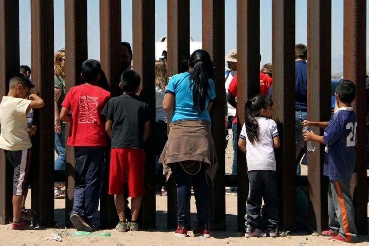 Пентагон одобрил размещение детей-мигрантов на двух базах ВС США в Техасе