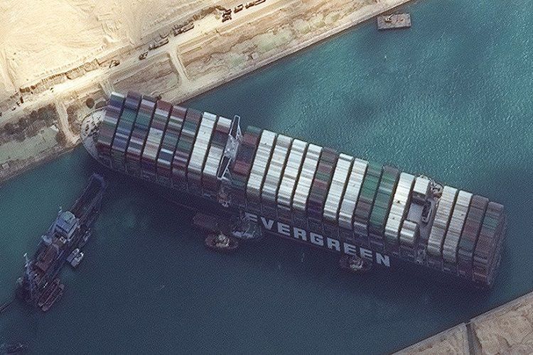 "WSJ": Süveyş kanalında ilişib qalan "Ever Given" gəmisinin çıxarılması martın 27-də mümkün ola bilər