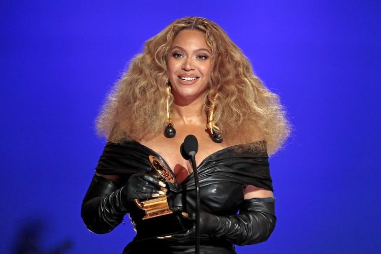 Beyonce's storage units "targeted by thieves who stole $ 1 million of goods"