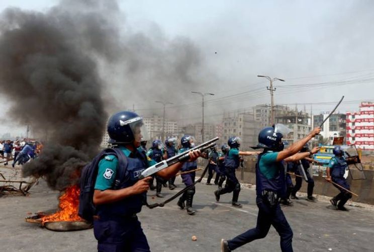 11 protesters killed,10 injured in Bangladesh during clashes 
