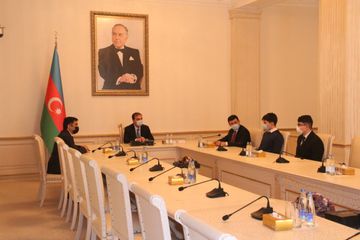 Niyazi Bayramov bilik və bacarığı ilə fərqlənən şagirdləri mükafatlandırıb