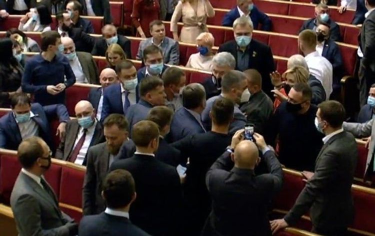 В Раде произошла потасовка с участием Порошенко