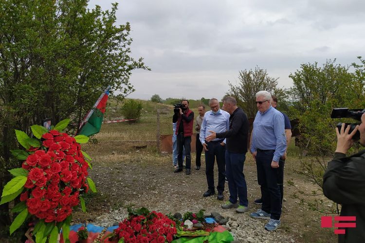 Russian Deputies and experts visit grave of National Hero Allahverdi Baghirov - UPDATED-1