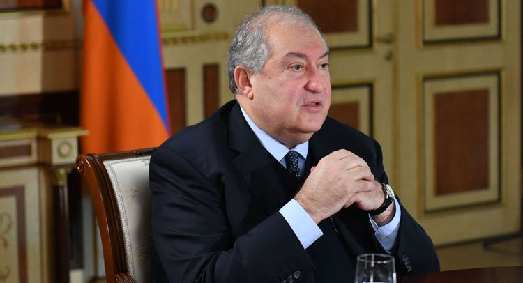 В Армении возбуждено дело в связи с сокрытием факта двойного гражданства президента Саркисяна