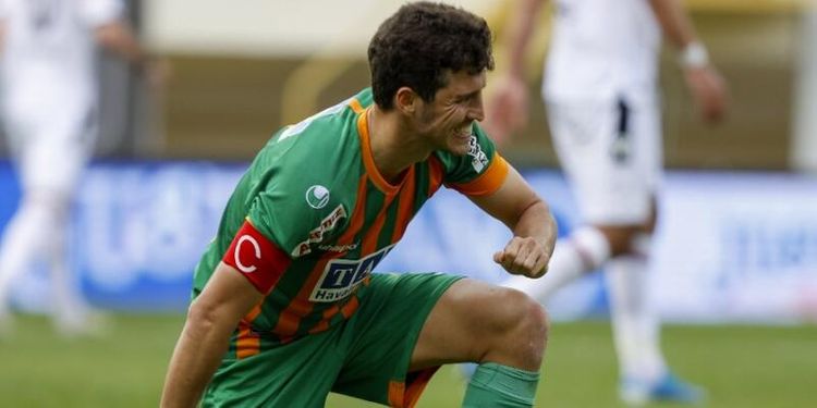 “Alanyaspor”un futbolçusu 1-ci dəqiqədə zədələnərək xəstəxanaya aparılıb