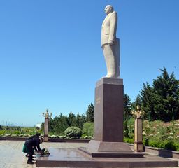 Ombudsman Hərbi Dəniz Qüvvələrinin hərbi hissəsində olub