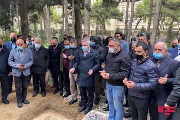 Xalq şairi Fikrət Qoca dəfn olunub