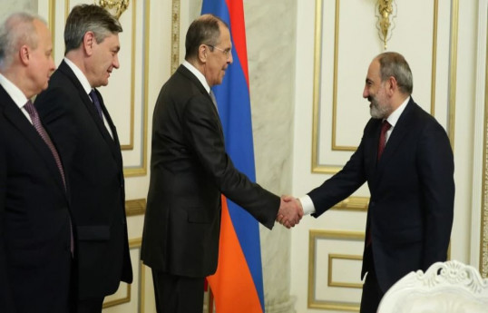 Rusiya XİN başçısı Sergey Lavrov və Ermənistan baş naziri Nikol Paşinyan