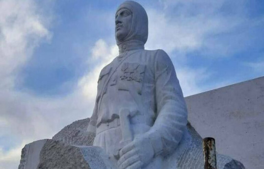 Qaregin Njdenin Xocavənddəki heykəli