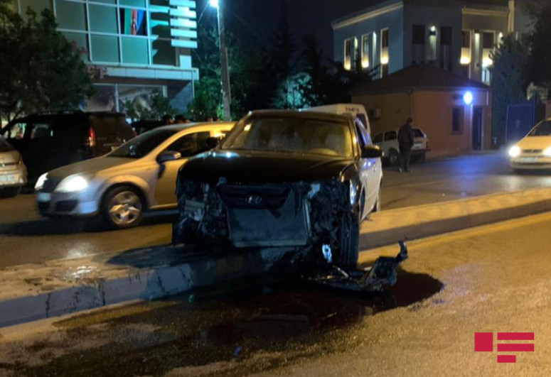 Abşeron Rayon Polis İdarəsinin qarşısında yol qəzası baş verib - FOTO  - VİDEO 