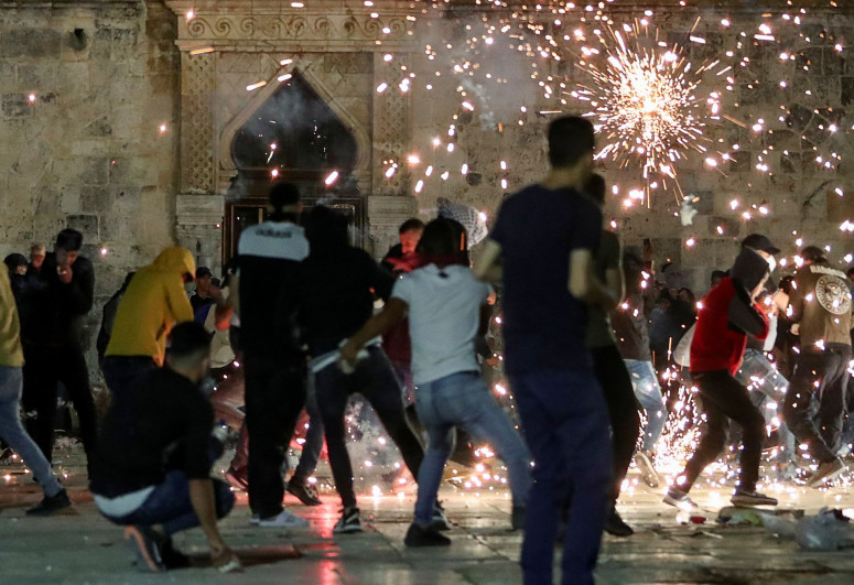 At least 178 reportedly injured as clashes between Palestinians, Israeli police ongoing in Jerusalem