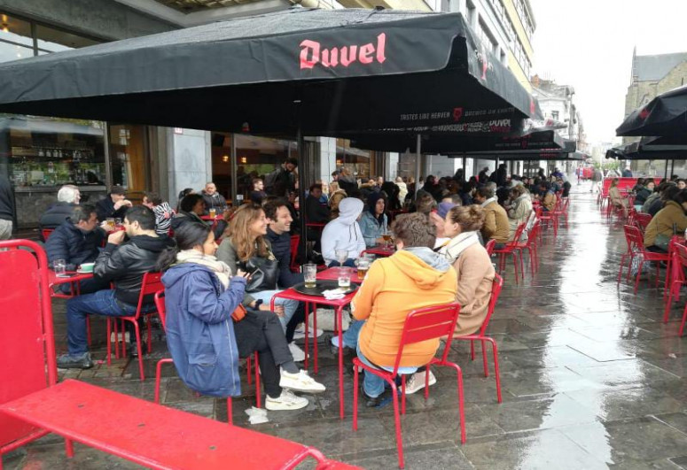 Belçikada kafe və restoranlar açılıb, komendant saatı ləğv edilib