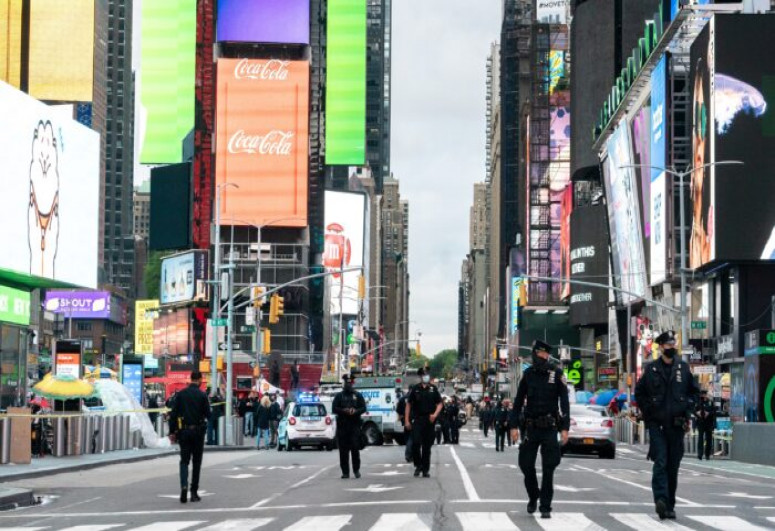 Three hurt in shooting in New York’s Times Square