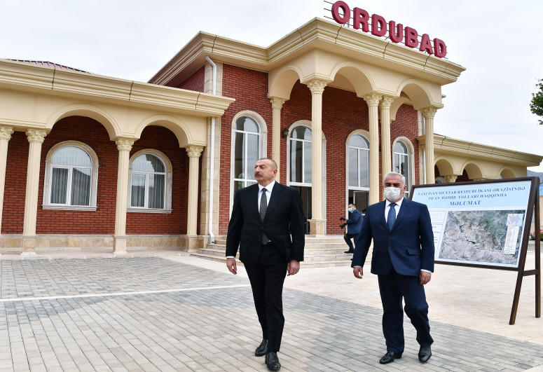 Prezident İlham Əliyev Ordubad dəmir yolu stansiyasında görülən işlərlə tanış olub