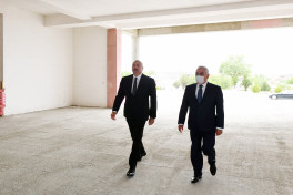 Prezident İlham Əliyev Naxçıvan şəhərində “ASAN xidmət” Mərkəzinin binasının tikintisi ilə tanış olub