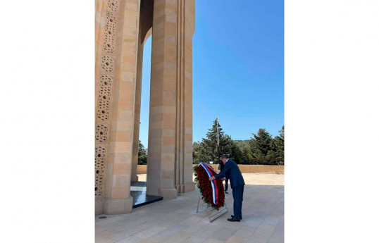 Lavrov Fəxri xiyabanı və Şəhidlər xiyabanını ziyarət edib - FOTO 