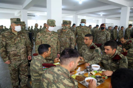 Müdafiə naziri azad edilmiş ərazilərdə yerləşən bölmələrdə