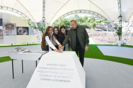 Prezident İlham Əliyev Şuşada yeni məscidin təməlini qoyub