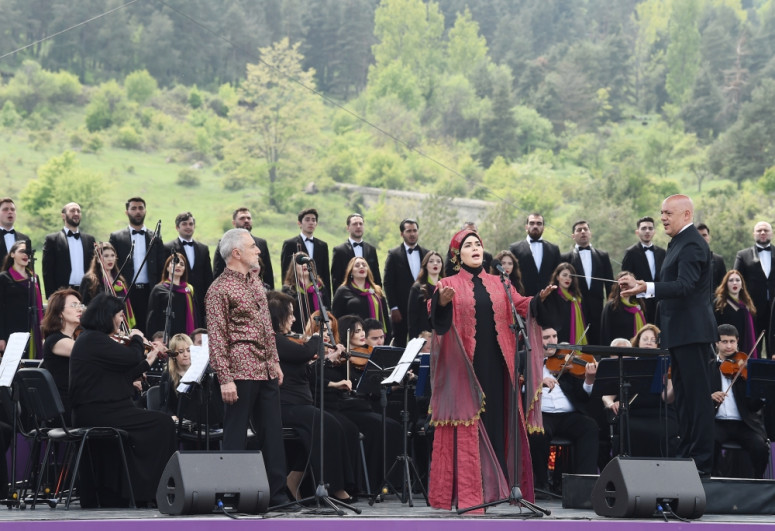 Şuşada keçirilən “Xarıbülbül” musiqi festivalı başa çatıb - VİDEO  - YENİLƏNİB 
