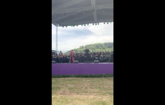 Mehriban Əliyeva “Xarıbülbül” musiqi festivalının qala-konsertindən görüntü paylaşıb