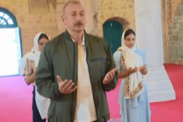 Prezident İlham Əliyev, Şuşada Yuxarı Gövhərağa məscidində